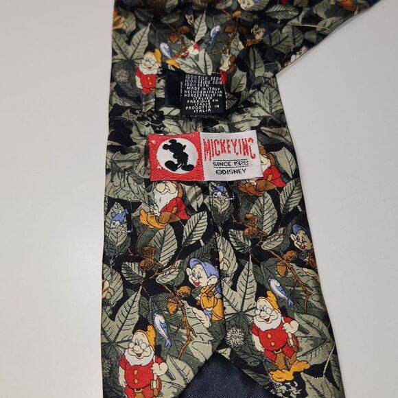 Vintage Disney Italian Silk Tie - Snow White’s Seven Dwarves Fishing In Greenery - Picture 6 of 6